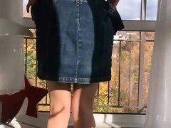 Cheerleader makes a video for her teacher