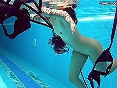 Underwater beauty stripping and swimming in the nude