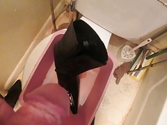 Pissing Sexy Booties fm MrMessyshoes pt 5